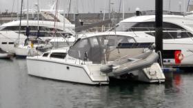 Aft enclosure for a catamaran